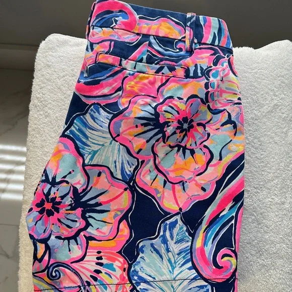 Lilly Pulitzer Jayne with 7” inseam NWOT bright vibrant blues, orange, pink - Picture 4 of 6